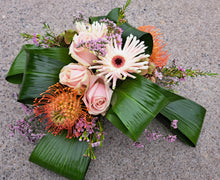Afbeelding in Gallery-weergave laden, Bloemstuk Nutan
