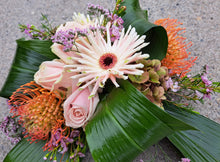 Afbeelding in Gallery-weergave laden, Bloemstuk Nutan
