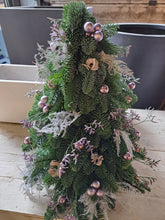 Afbeelding in Gallery-weergave laden, Kerstboom Nobilis - gedecoreerd
