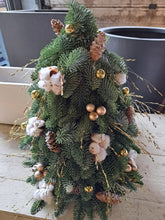 Afbeelding in Gallery-weergave laden, Kerstboom Nobilis - gedecoreerd
